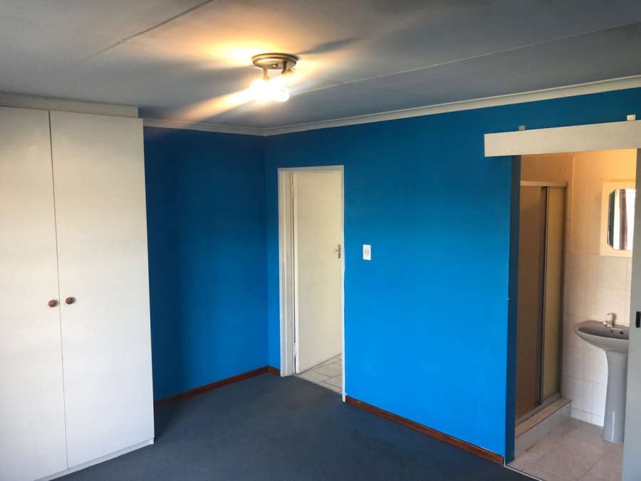 To Let 3 Bedroom Property for Rent in Country Club Western Cape